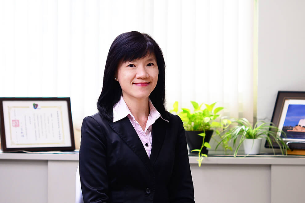AMANDA W. T. HUNG